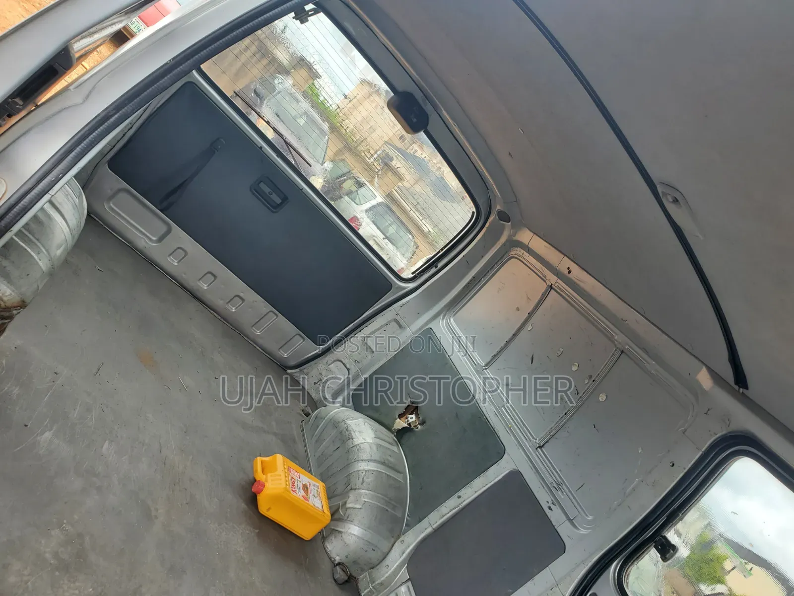 Toyota HiAce 2010