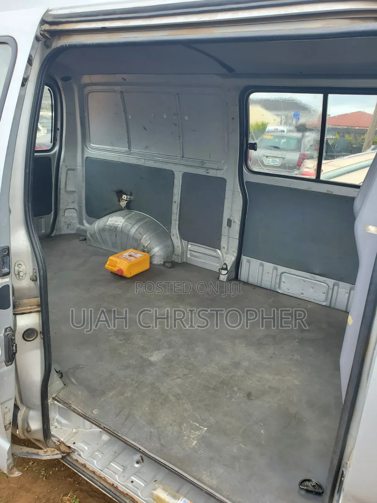 Toyota HiAce 2010