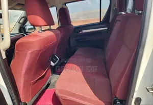 Toyota Hilux 2022 White