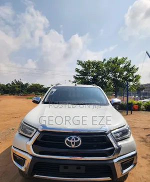 Toyota Hilux 2022 White
