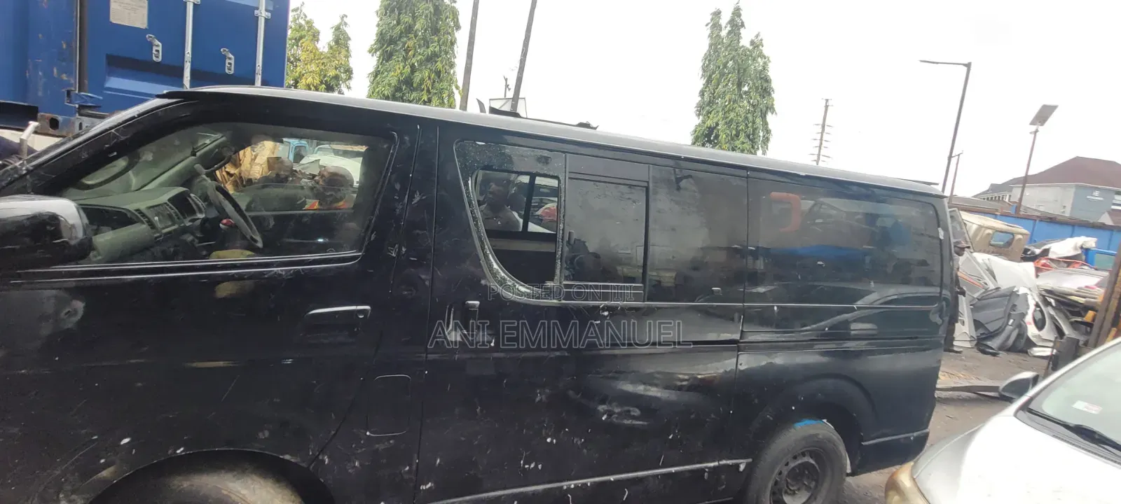 Toyota HiAce 2005 Black