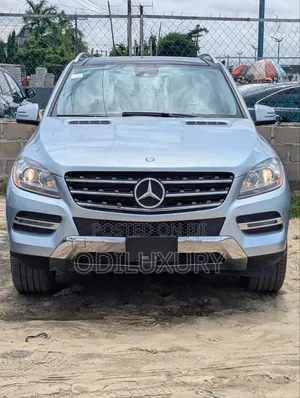 Mercedes-Benz M Class ML350 4dr SUV (3.5L 6cyl 7A) 2015 Blue