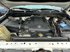 Toyota Tundra 2014 White