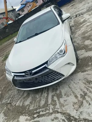 Toyota Camry SE 4dr Sedan (2.5L 4cyl 6A) 2016 White