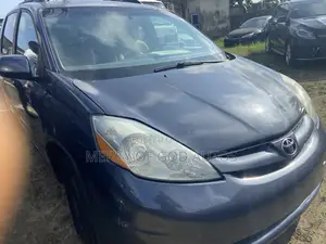 Toyota Sienna LE 4WD 2007 Blue
