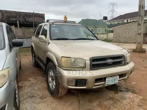 Nissan Pathfinder 1999 Gold