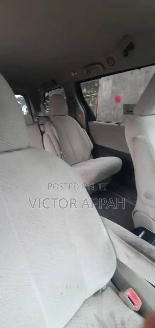 Toyota Sienna LE 7 Passenger Mobility 2012 Gold