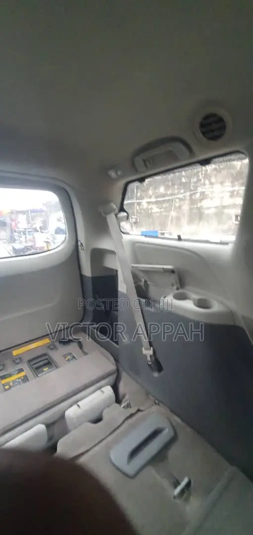 Toyota Sienna LE 7 Passenger Mobility 2012 Gold