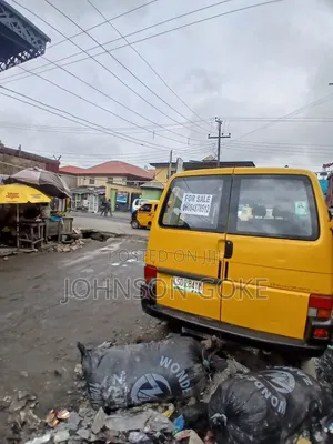 Volkswagen Transporter 2004 Yellow