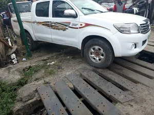 Toyota Hilux 2012 White