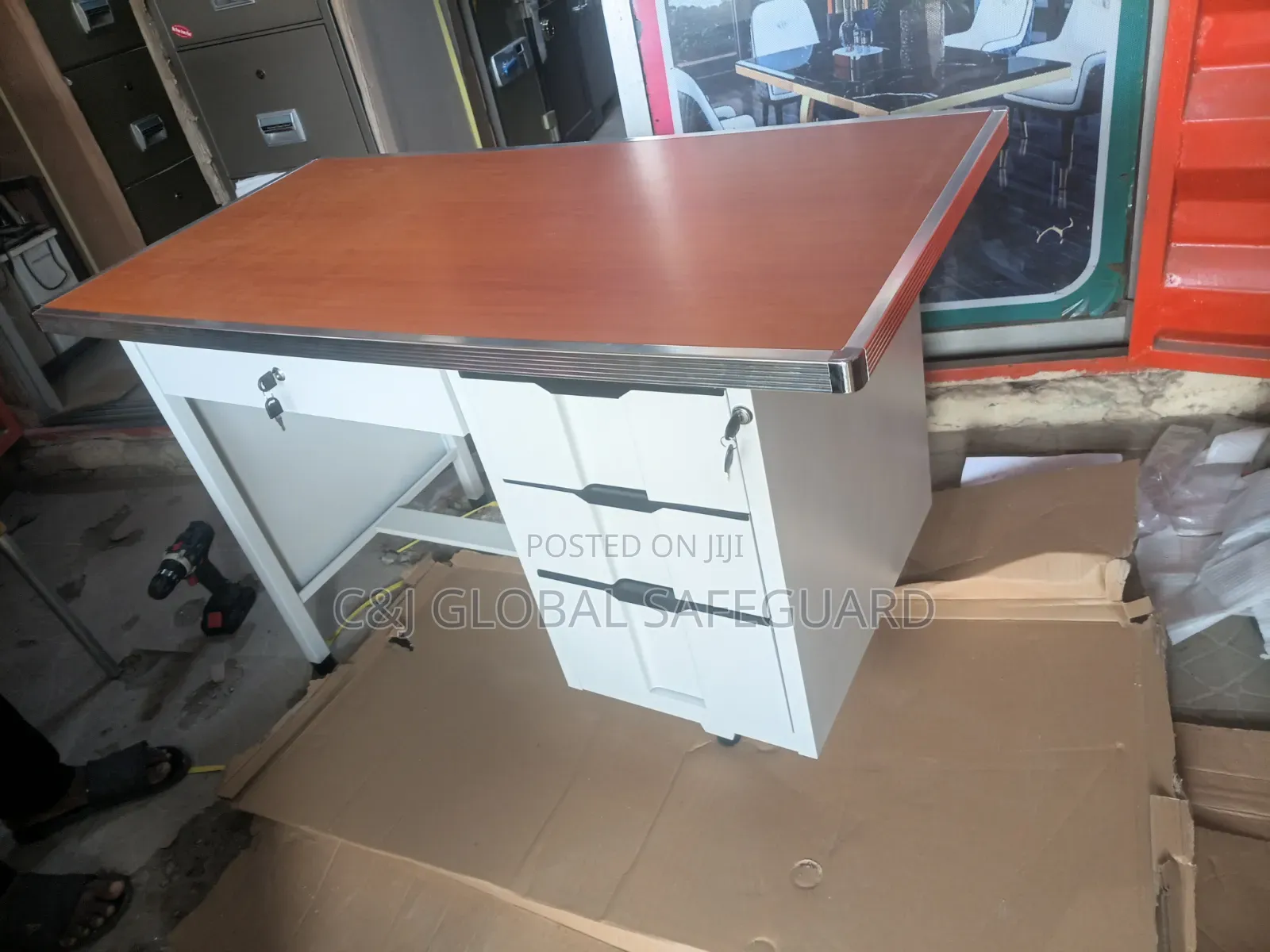 4ft Metal Table