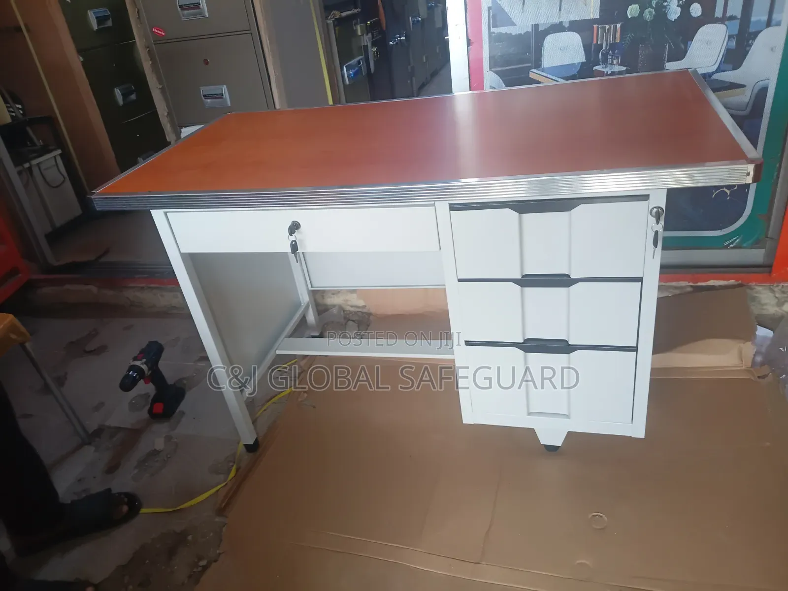 4ft Metal Table
