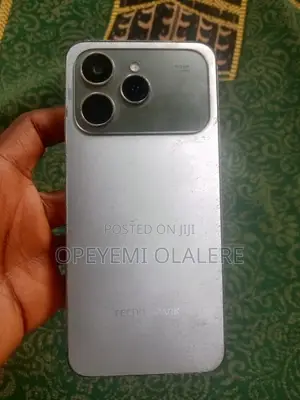 Tecno Spark 40 128 GB Silver
