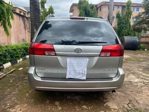 Toyota Sienna 2005 Silver