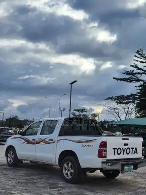 Toyota Hilux 2011 White