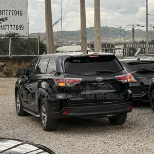 Toyota Highlander LE 4dr SUV AWD (3.5L 6cyl 6A) 2014 Black