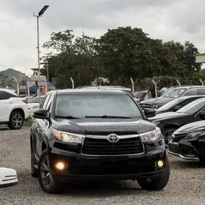 Toyota Highlander LE 4dr SUV AWD (3.5L 6cyl 6A) 2014 Black