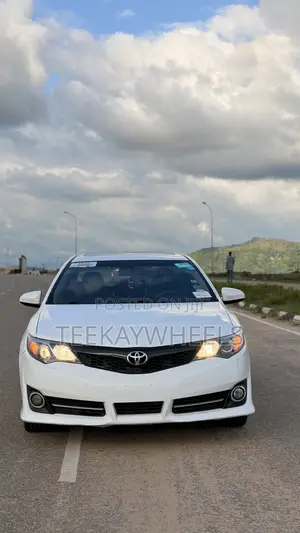 Toyota Camry SE 4dr Sedan (2.5L 4cyl 6A) 2012 White