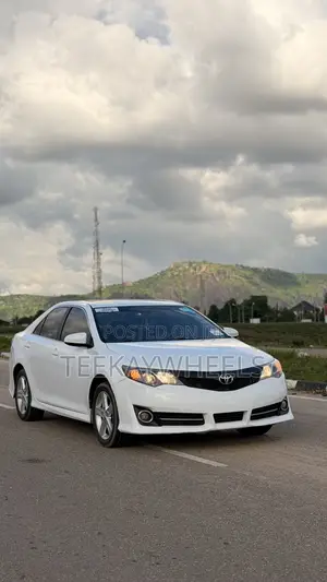 Toyota Camry SE 4dr Sedan (2.5L 4cyl 6A) 2012 White