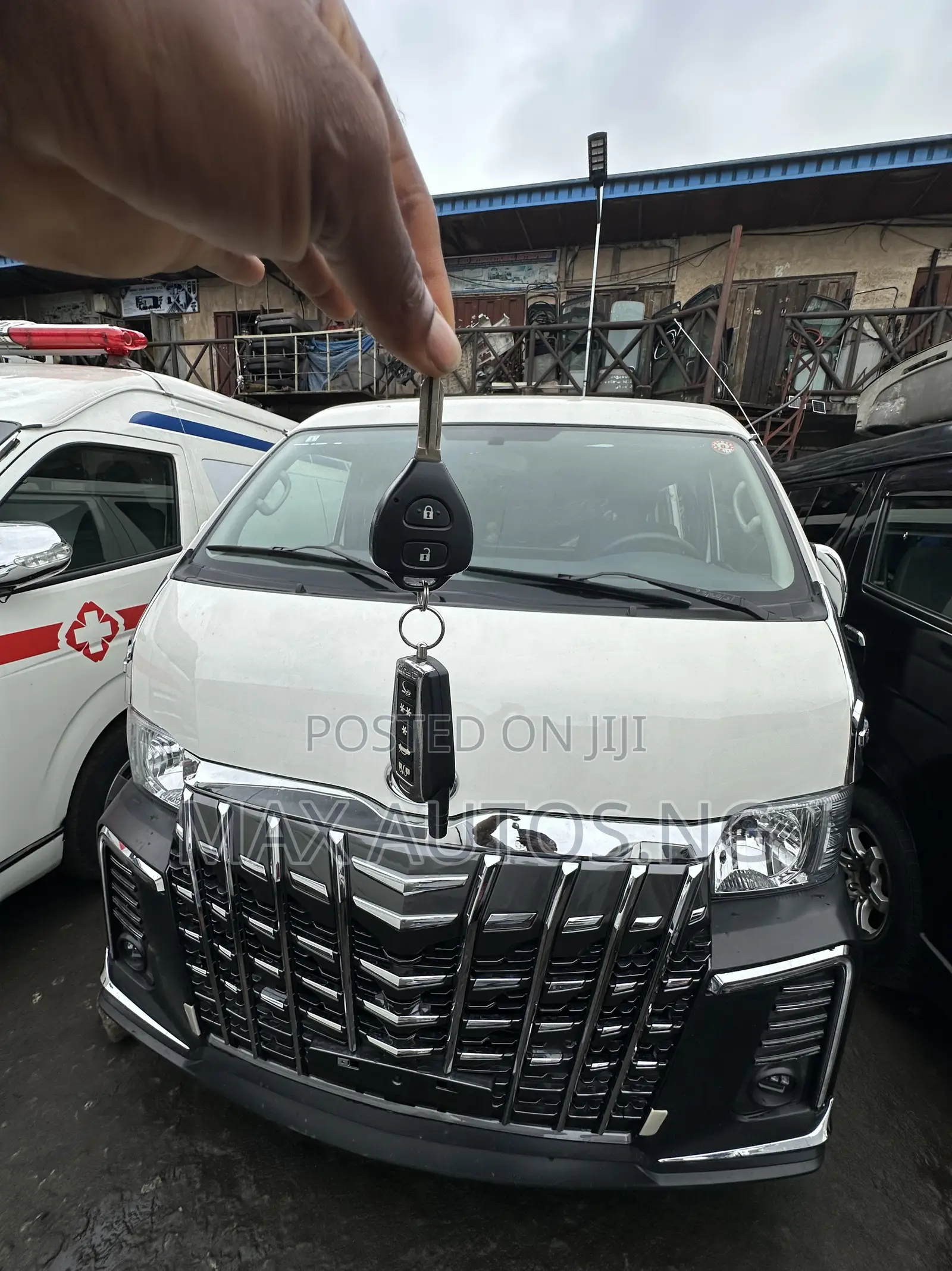 Toyota HiAce 2021 White