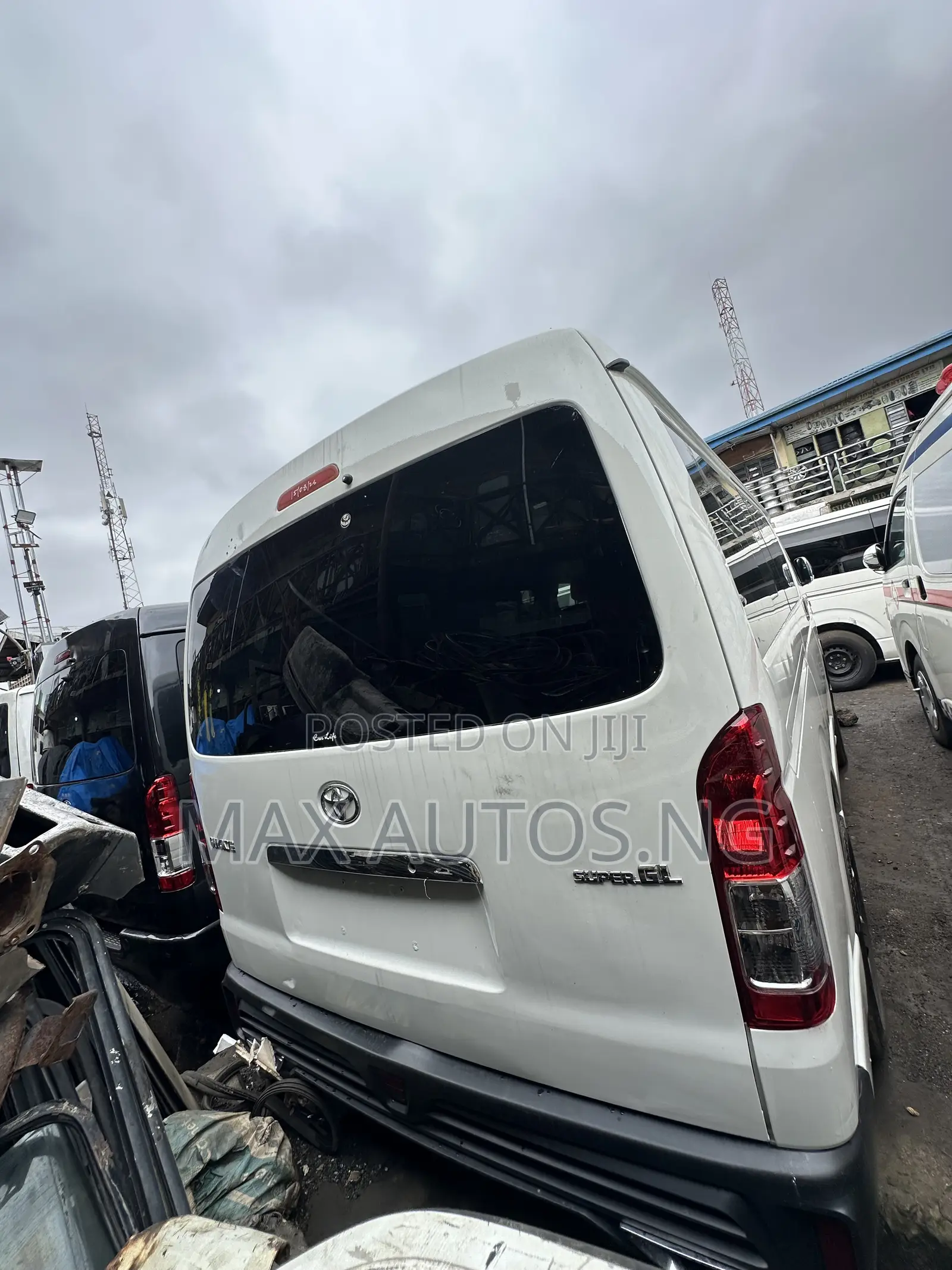 Toyota HiAce 2021 White