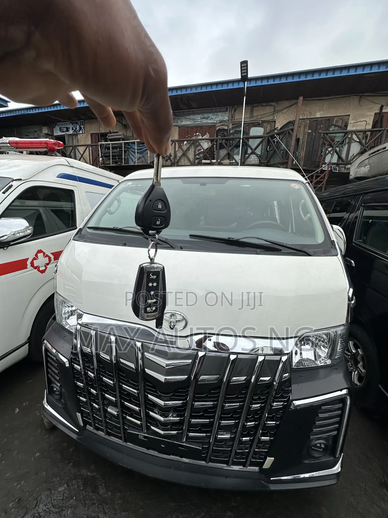 Toyota HiAce 2021 White