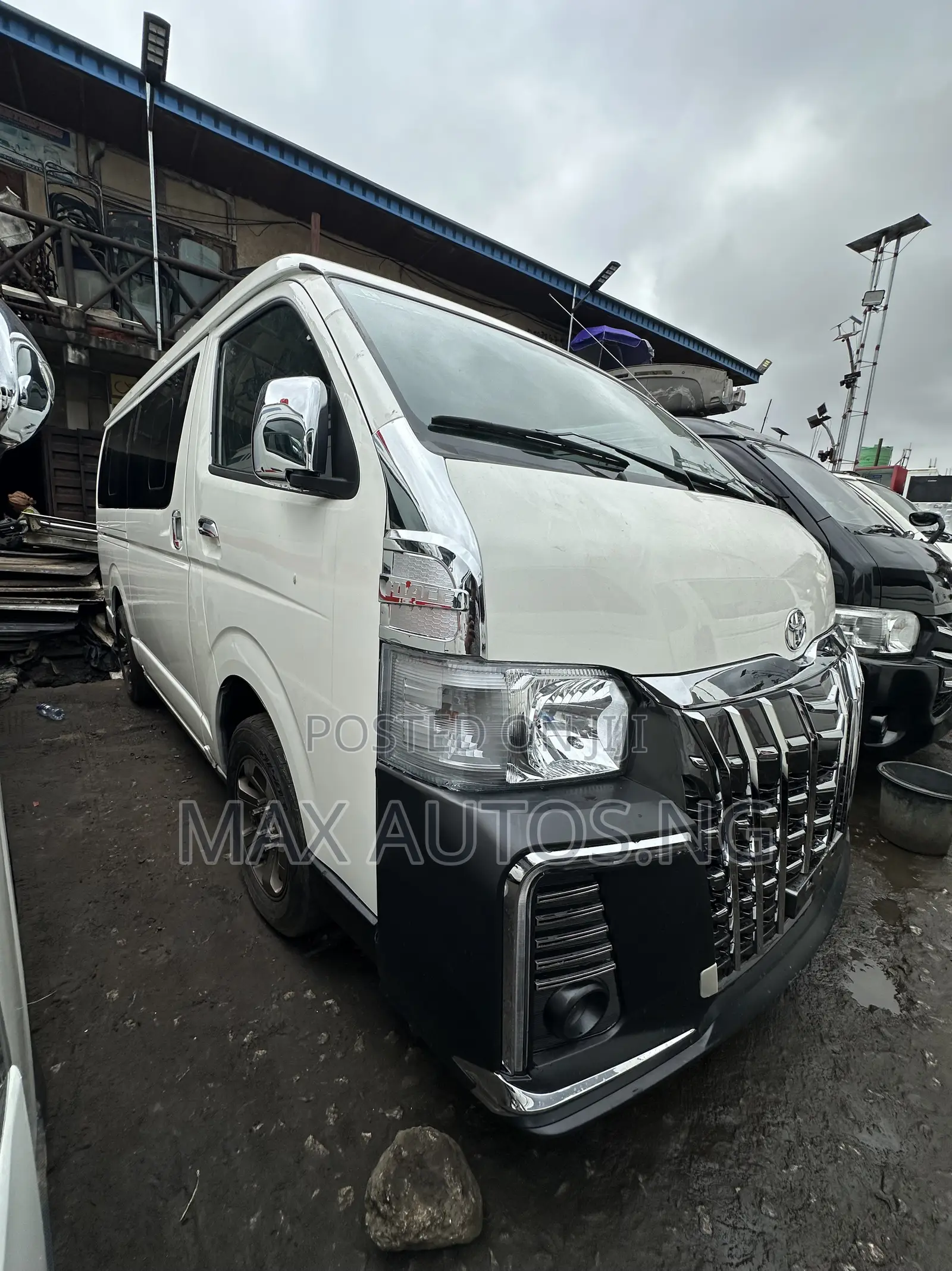 Toyota HiAce 2021 White