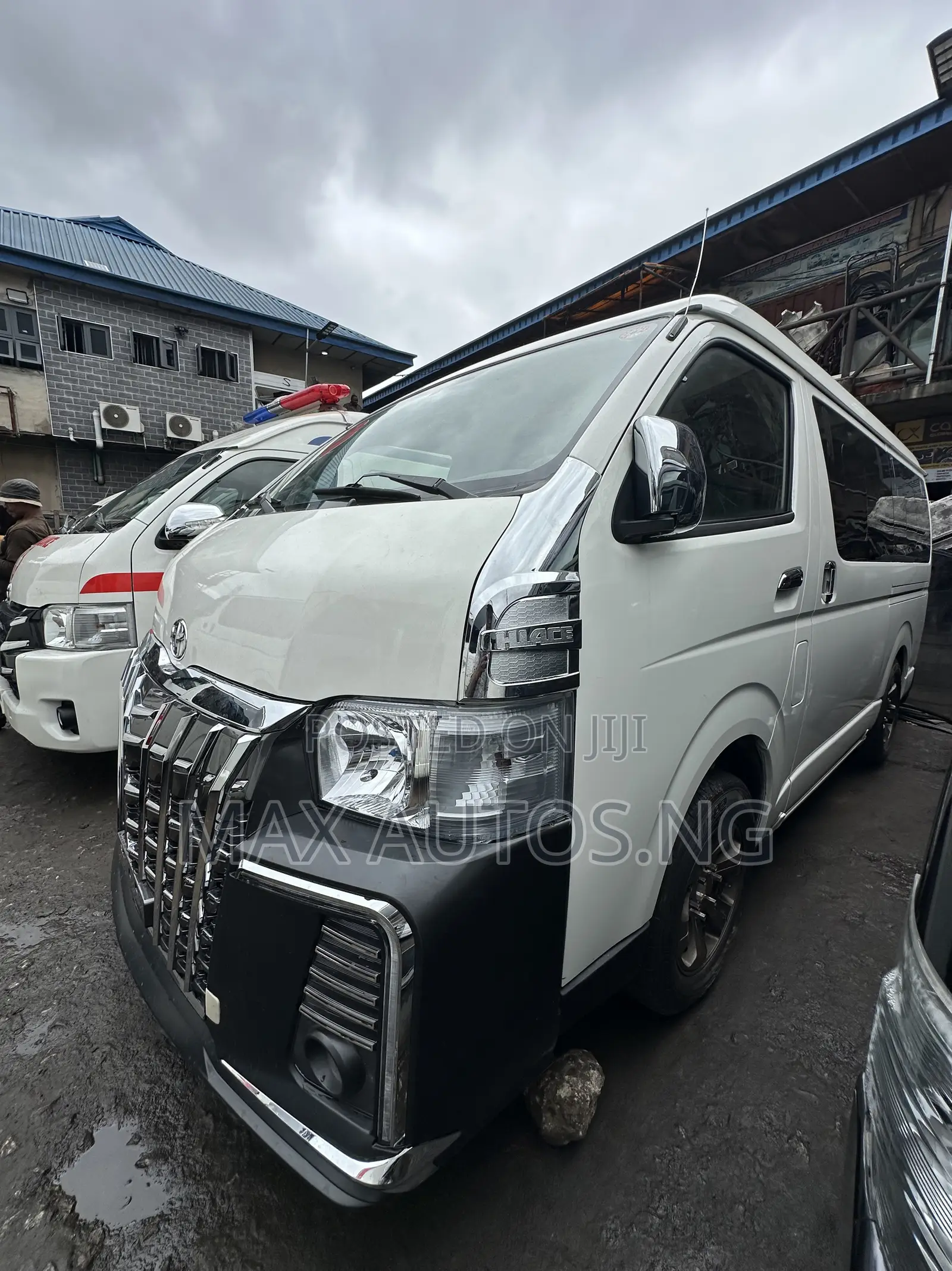 Toyota HiAce 2021 White