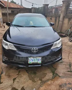 Toyota Camry SE 4dr Sedan (2.5L 4cyl 6A) 2012 Gray