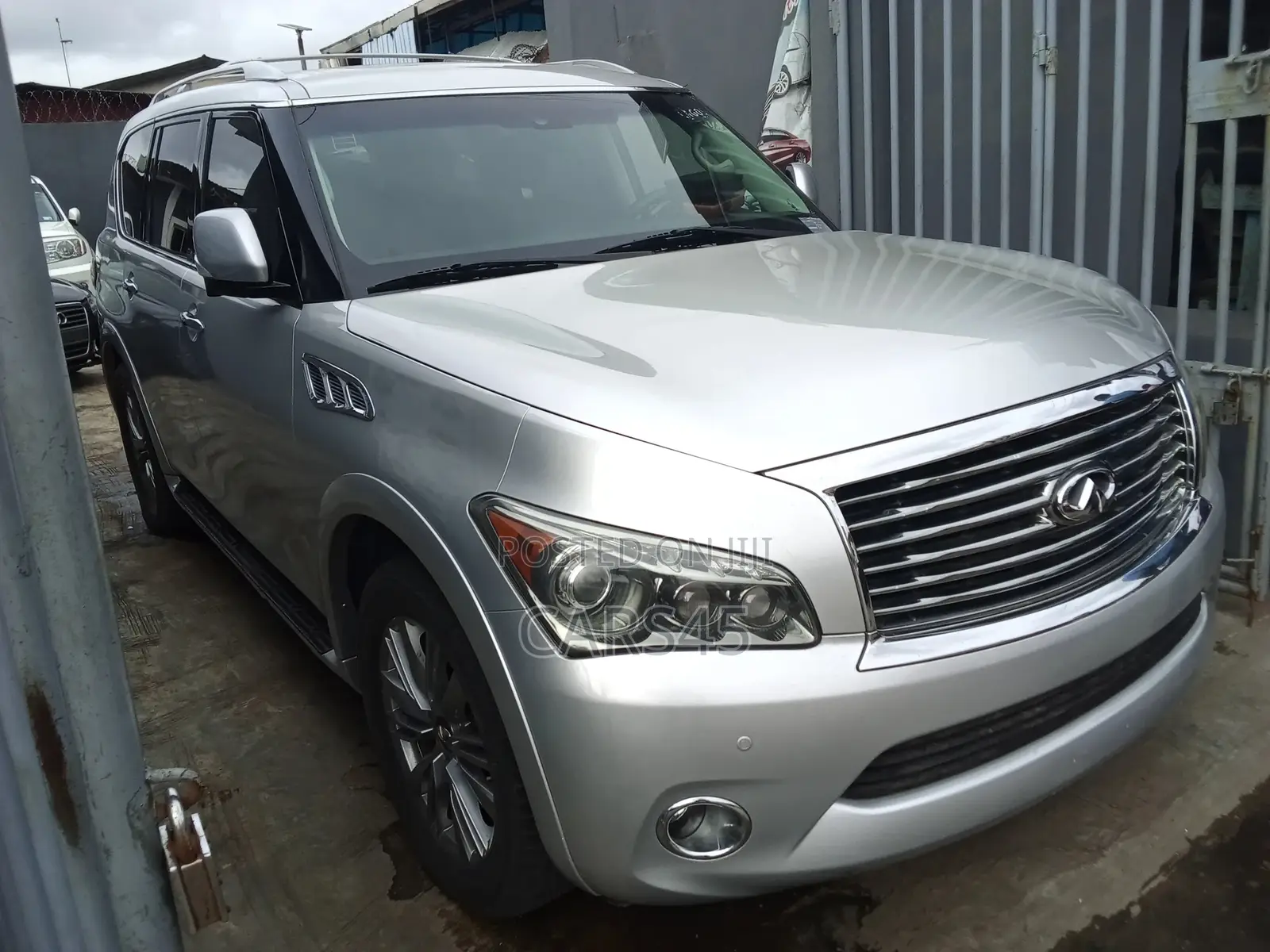 Infiniti QX56 2011 Silver