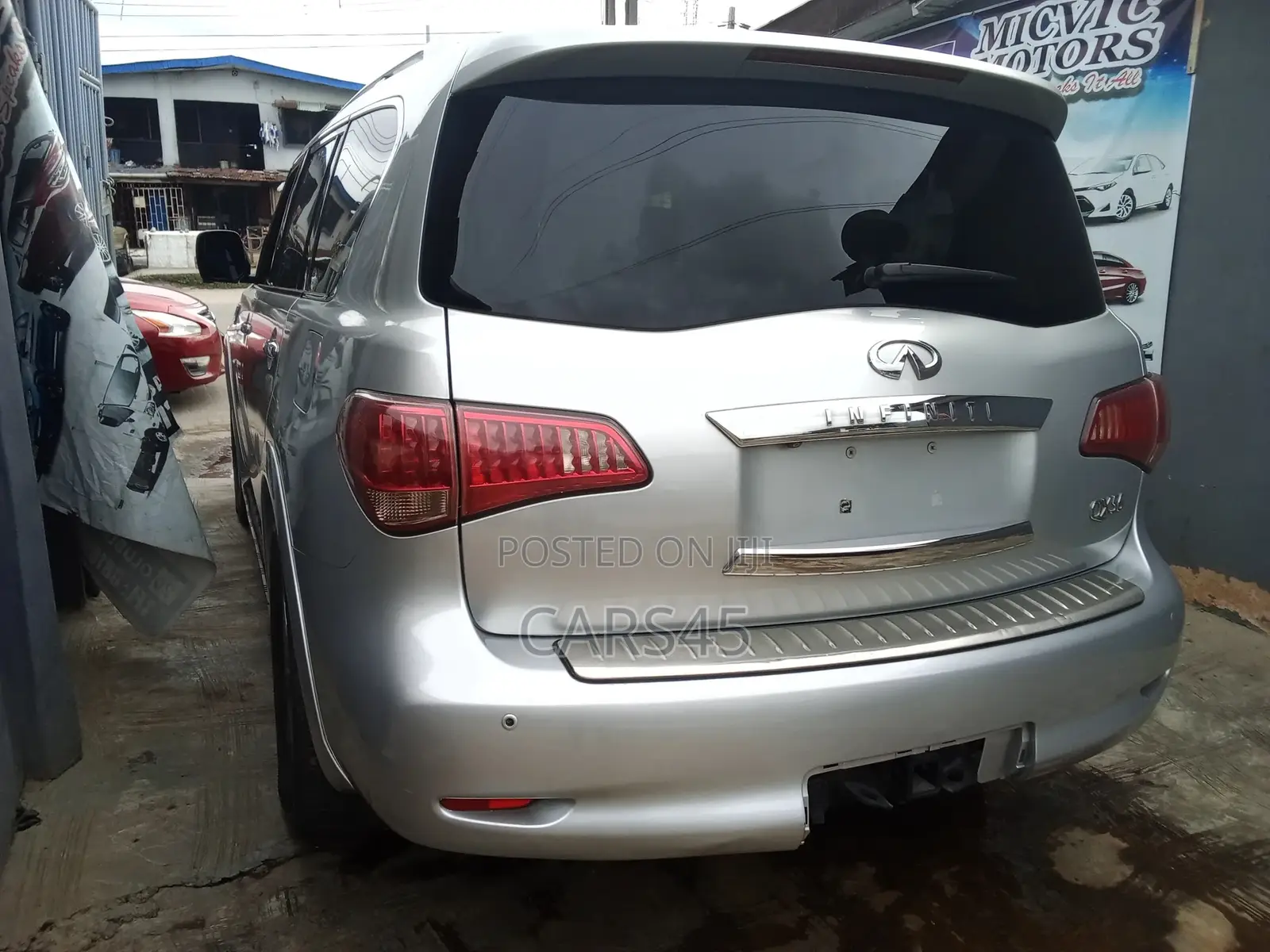 Infiniti QX56 2011 Silver
