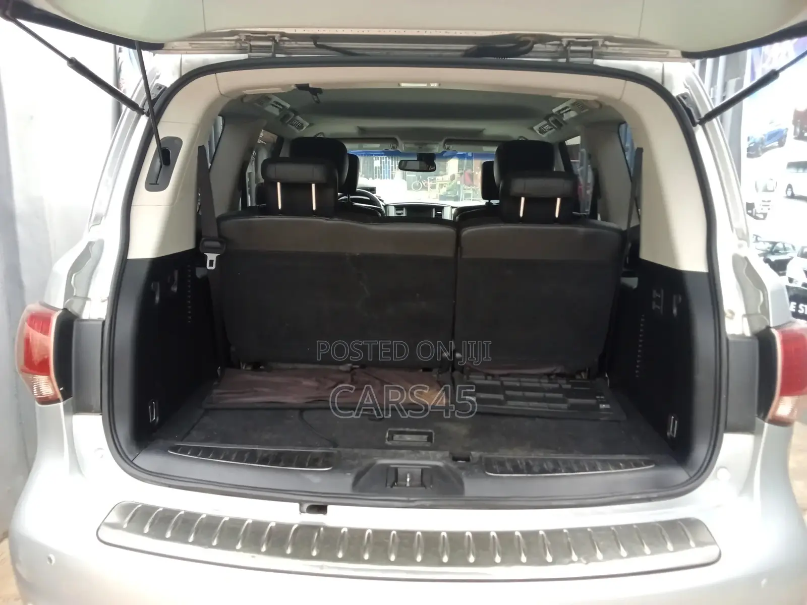 Infiniti QX56 2011 Silver