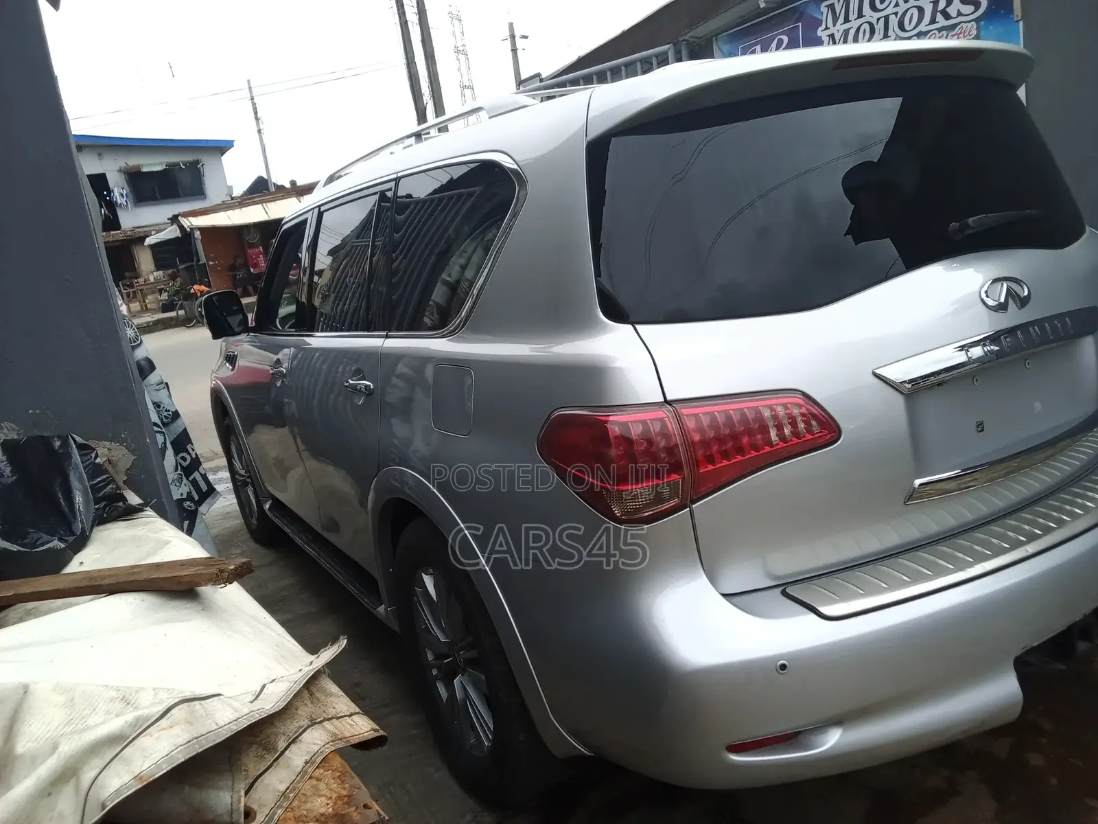 Infiniti QX56 2011 Silver
