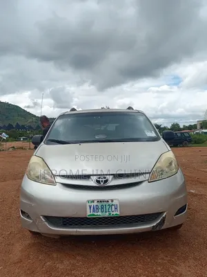 Toyota Sienna 2005 Gold