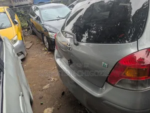 Toyota Yaris 2010 Green