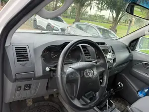 Toyota Hilux 2013 White