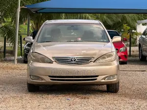 Toyota Camry 2004 Gold