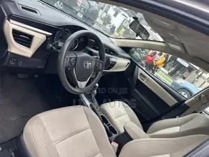 Toyota Corolla LE Premium 4dr Sedan (1.8L 4cyl CVT) 2015 Gray