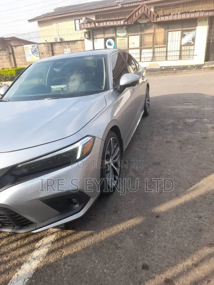 Honda Civic 2025 Silver