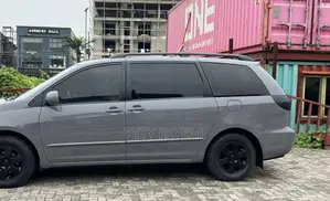 Toyota Sienna 2005 Gray