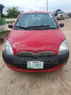 Toyota Yaris 2005 Red