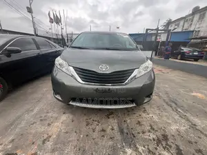 Toyota Sienna LE 7 Passenger 2011 Green