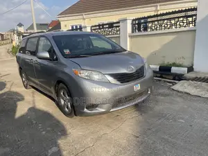 Toyota Sienna LE 8 Passenger (3.5L 6cyl 6A) 2016 Gray