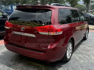 Toyota Sienna 2012 Red