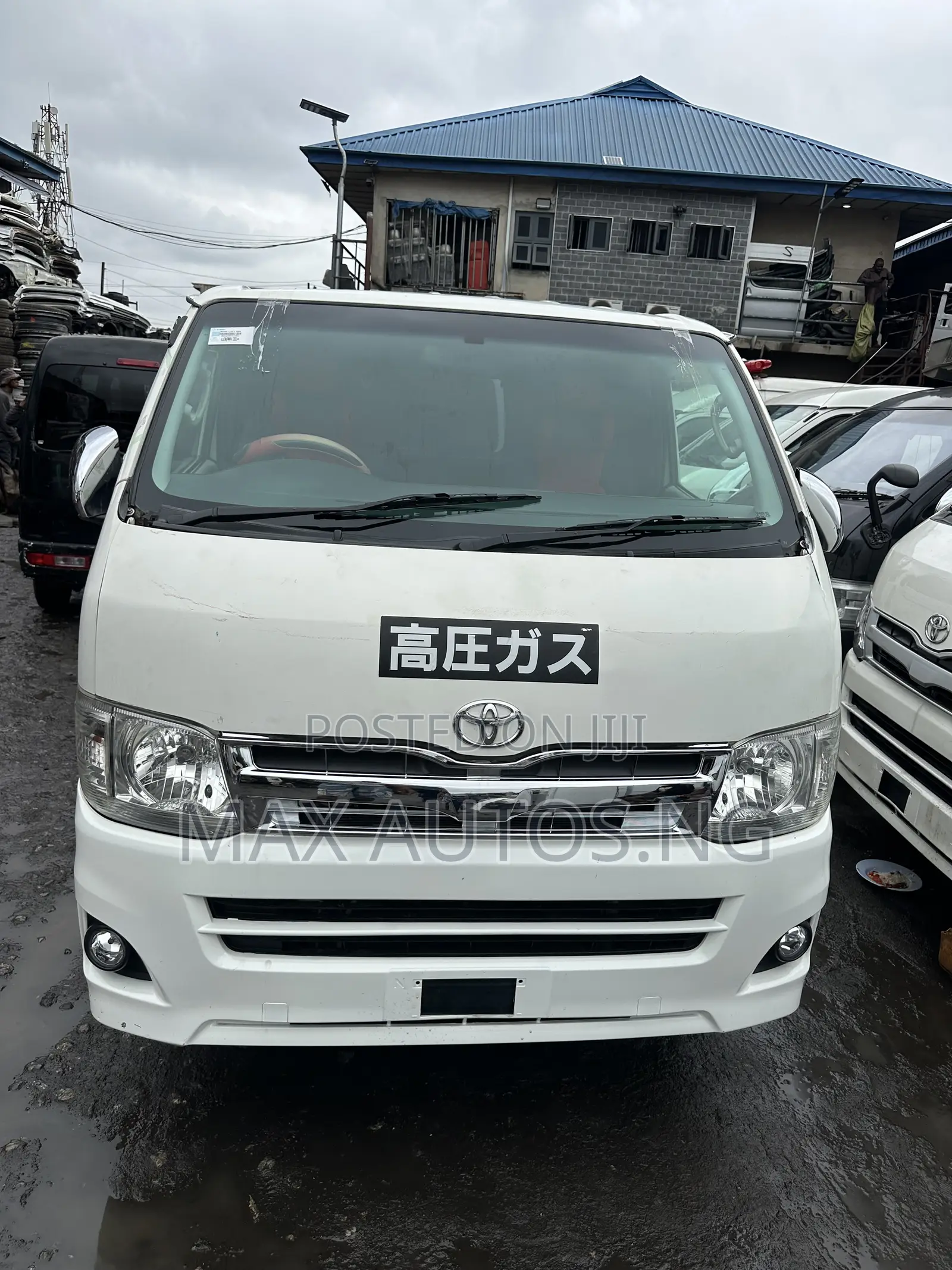 Toyota HiAce 2012 White