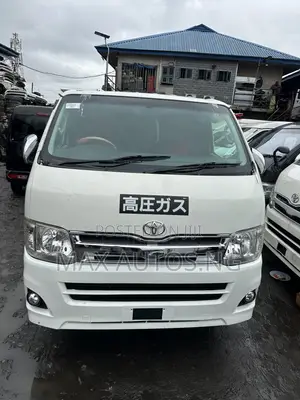 Toyota HiAce 2012 White