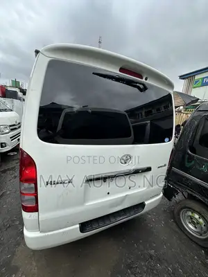 Toyota HiAce 2012 White