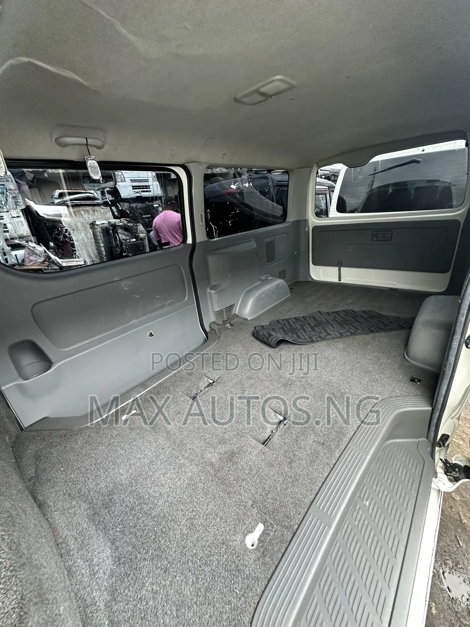 Toyota HiAce 2012 White