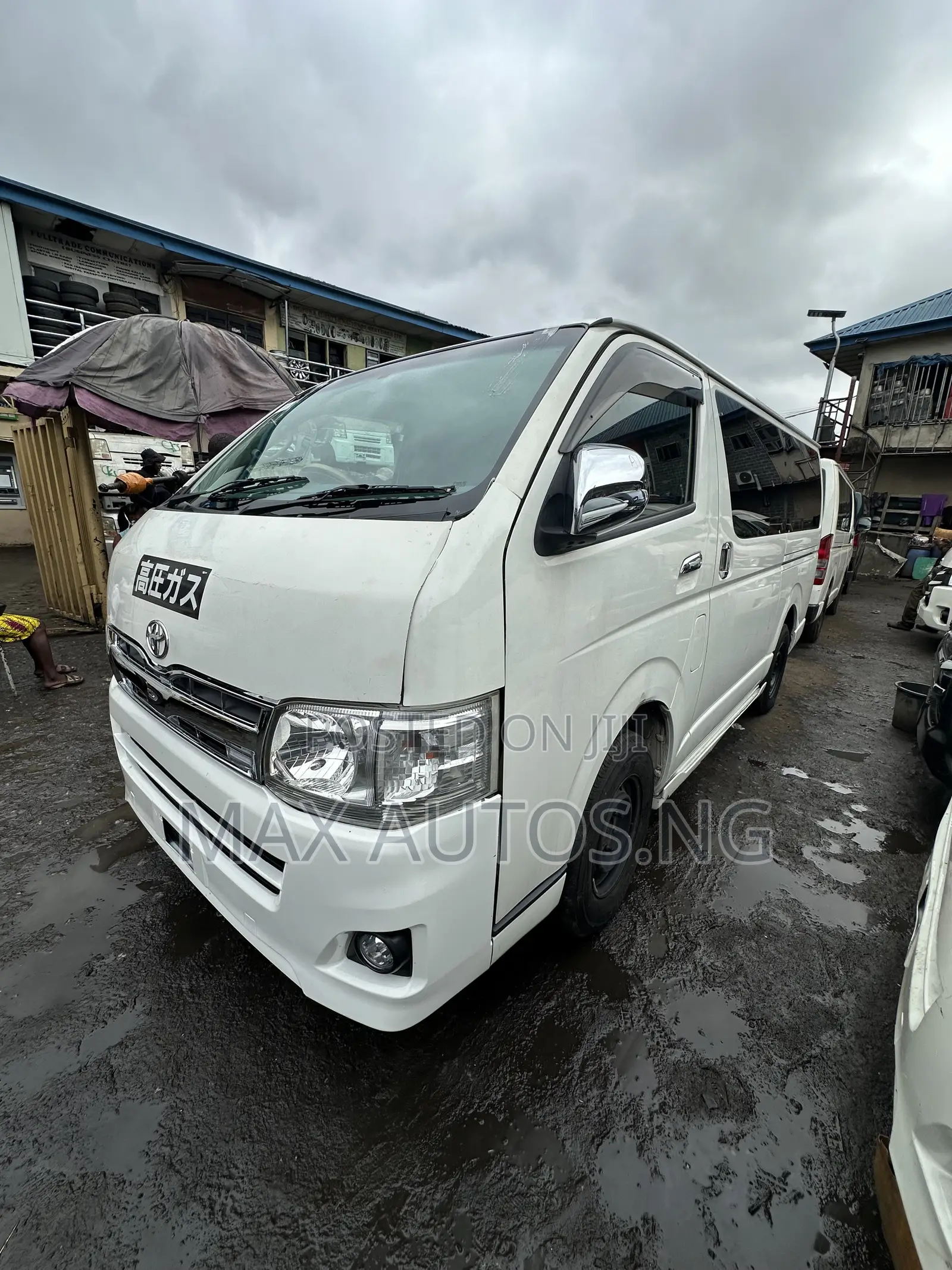 Toyota HiAce 2012 White
