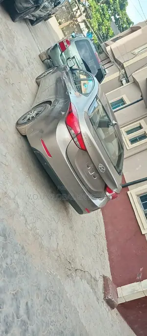 Hyundai Elantra 2010 Gold